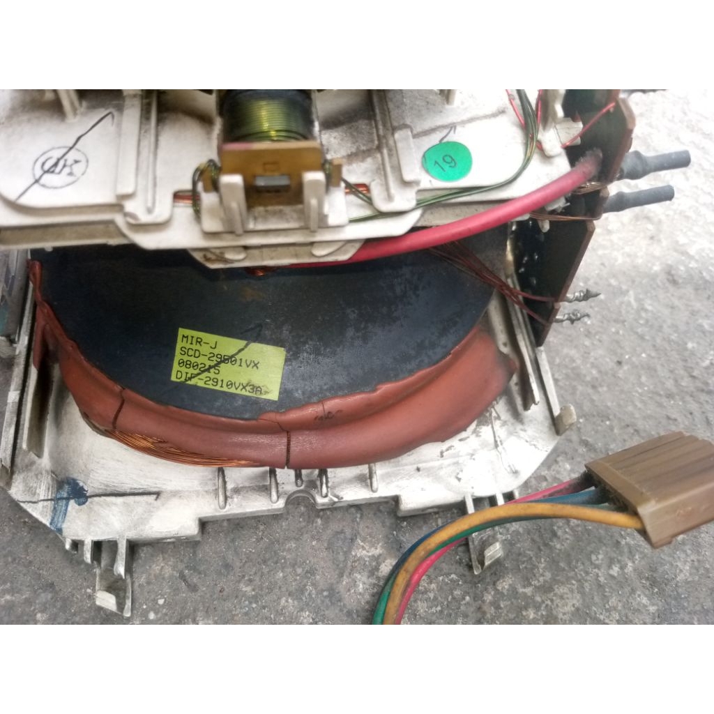 Yoke, konde TV tabung slim 29inc merk Samsung, normal.