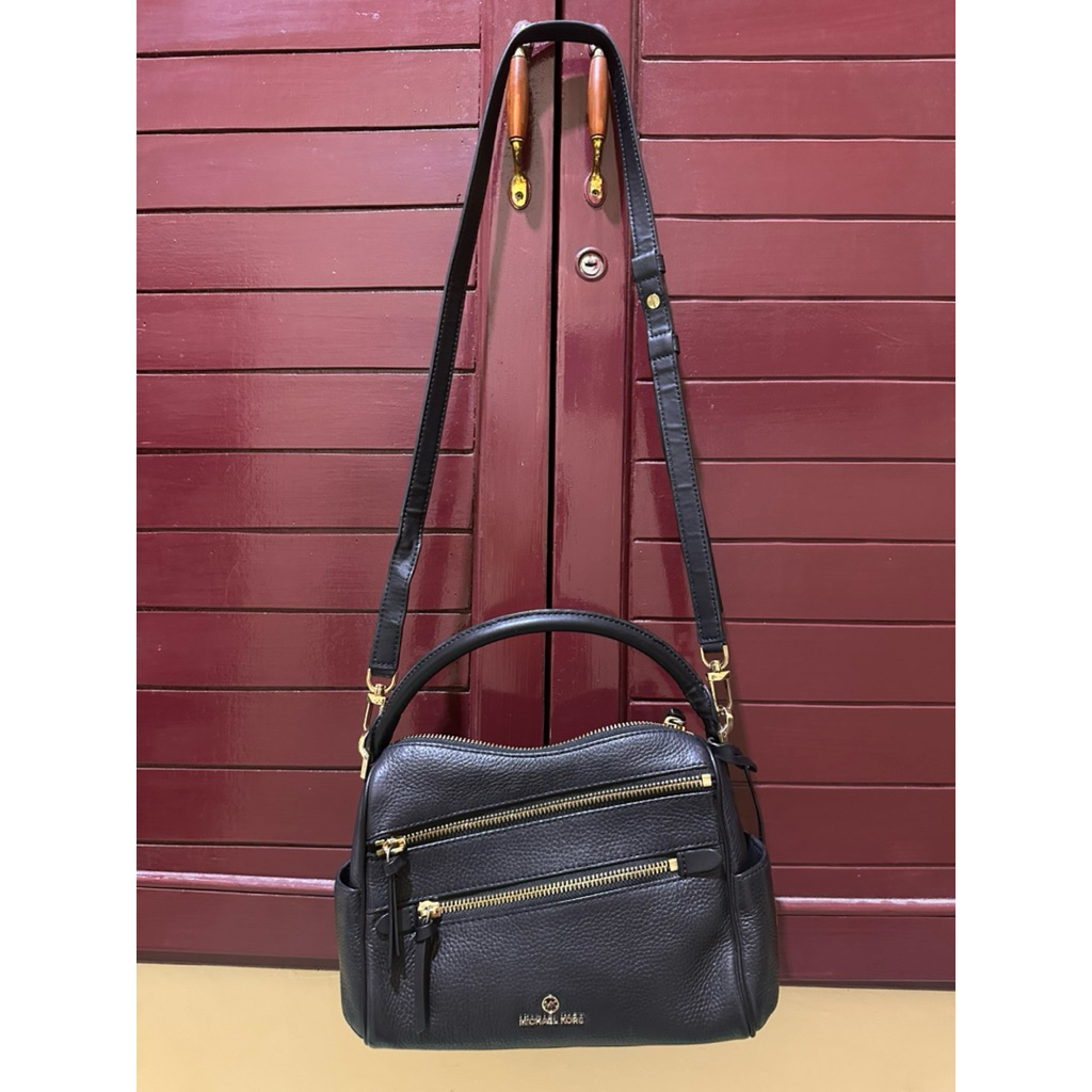 Preloved Tas Michael Kors MK Lorimer Medium Sachel Black Original