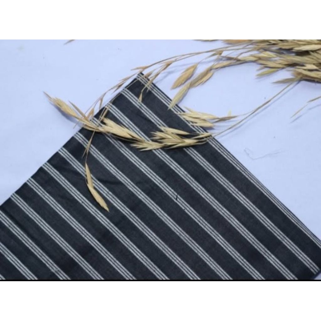Kain Lurik Hitam 3 garis putih