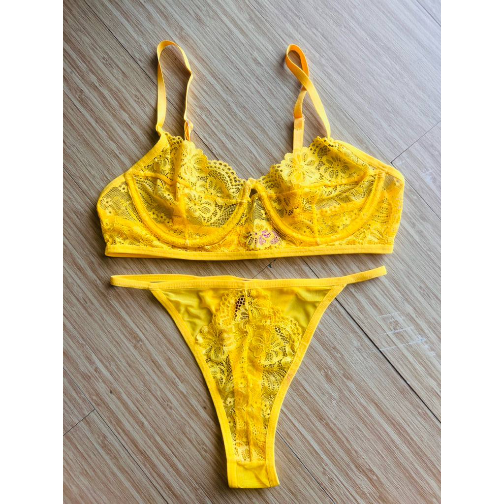 W Intimate Lingerie Set Bra and Thong Material Lace Size M Yellow