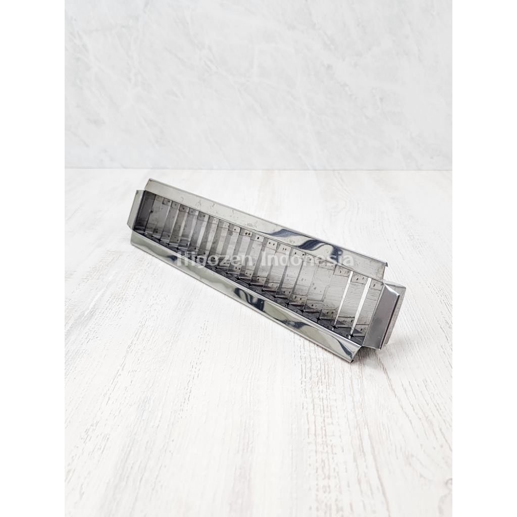 Preloved Cetakan Kue Kering Kastengel Stainless – 19 Potong 