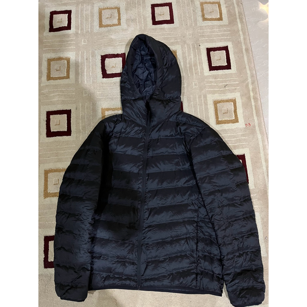 uniqlo ultralight down hitam