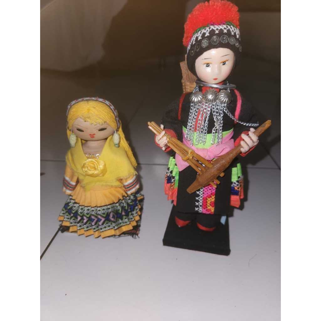 Empat Buah Pajangan (2 Boneka dan 2 Keramik)