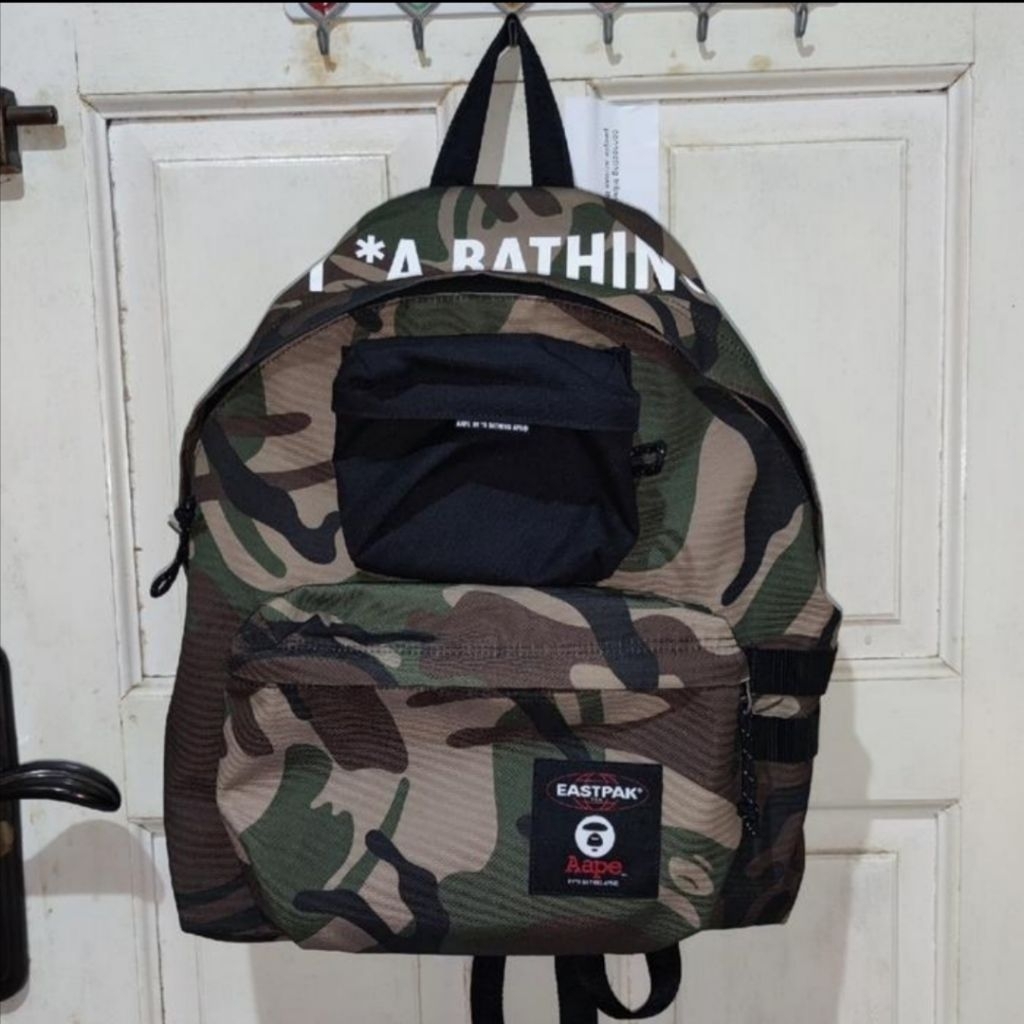 Ransel Eastpak x Aape padded backpack camo