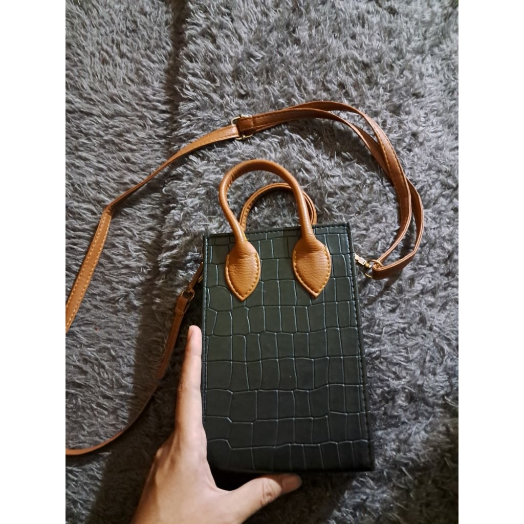 [preloved] tweely sling bag black brown