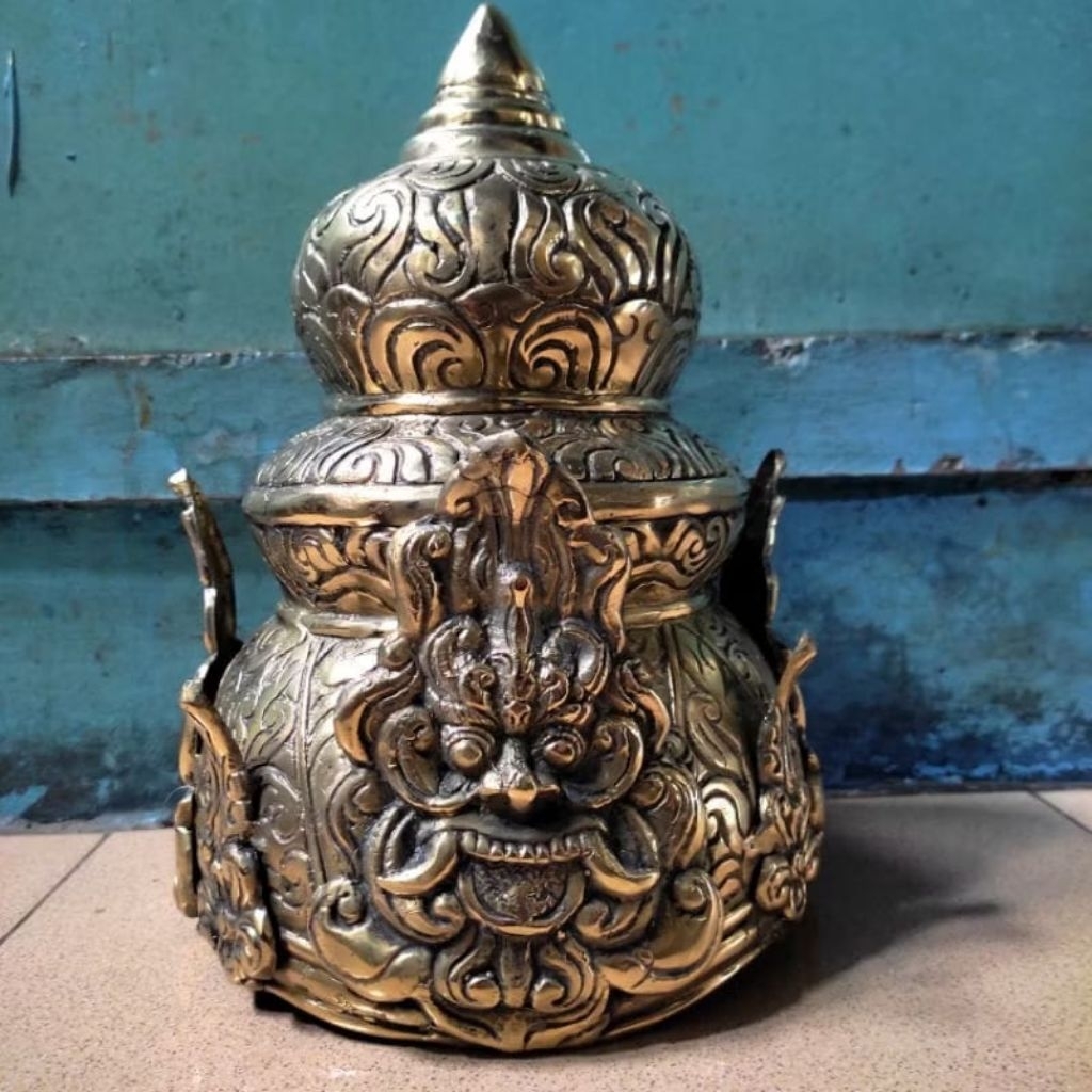 Mahkota Raja Motif Ukir Barong Bahan Kuningan