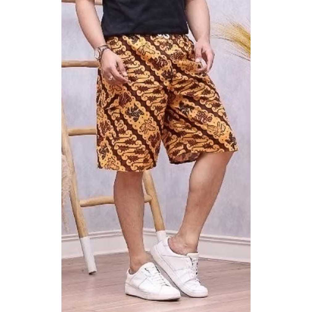 Celana Pendek Selutut Batik Katun Jumbo Pria Wanita