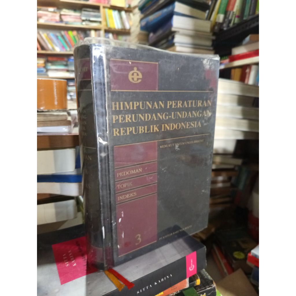 buku original + himpunan peraturan perundang undangan republik Indonesia menurut sistem engelbrecht 