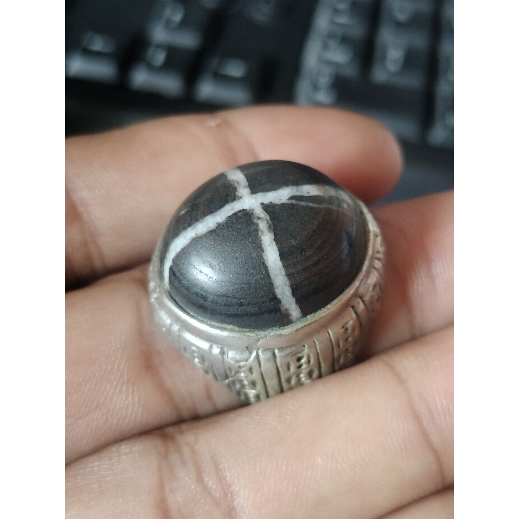 Batu Tapak Jalak Tali Putih Puser Bumi