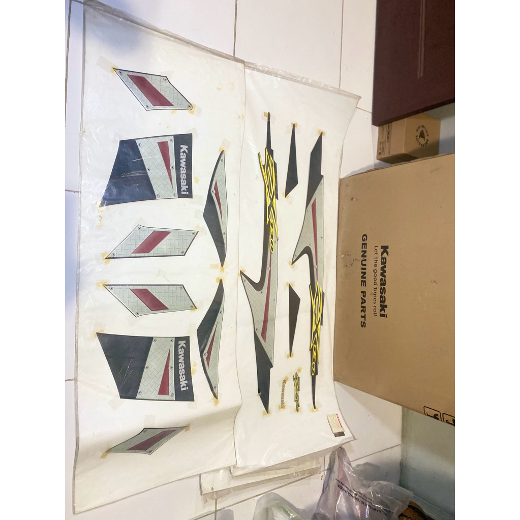 Striping/stiker kawasaki zx 130 grey 2007