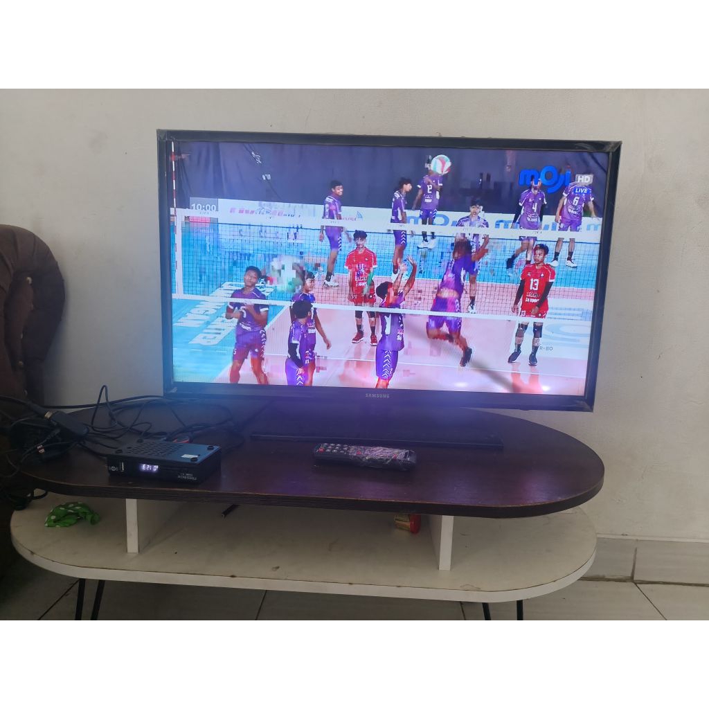 TV SAMSUNG  32in +SETOP BOX, dan ANTENA DALAM PORTABLE