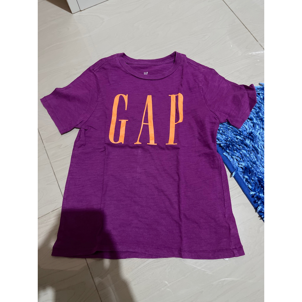 babytee/atasan kaos baby gap size S big logo ungu/ guess merah tag 120 big logo