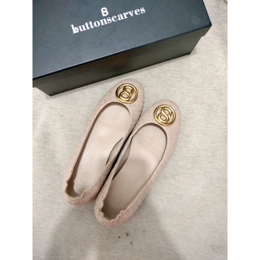 Preloved Luna shoes Buttonscarves