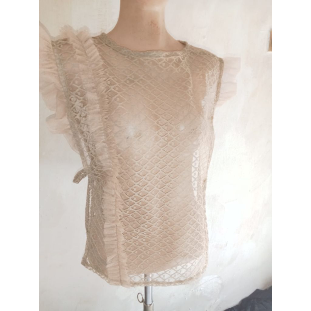 outer tunik brukat cream variasi outer kondangan wisuda dll oversize fit L atasan