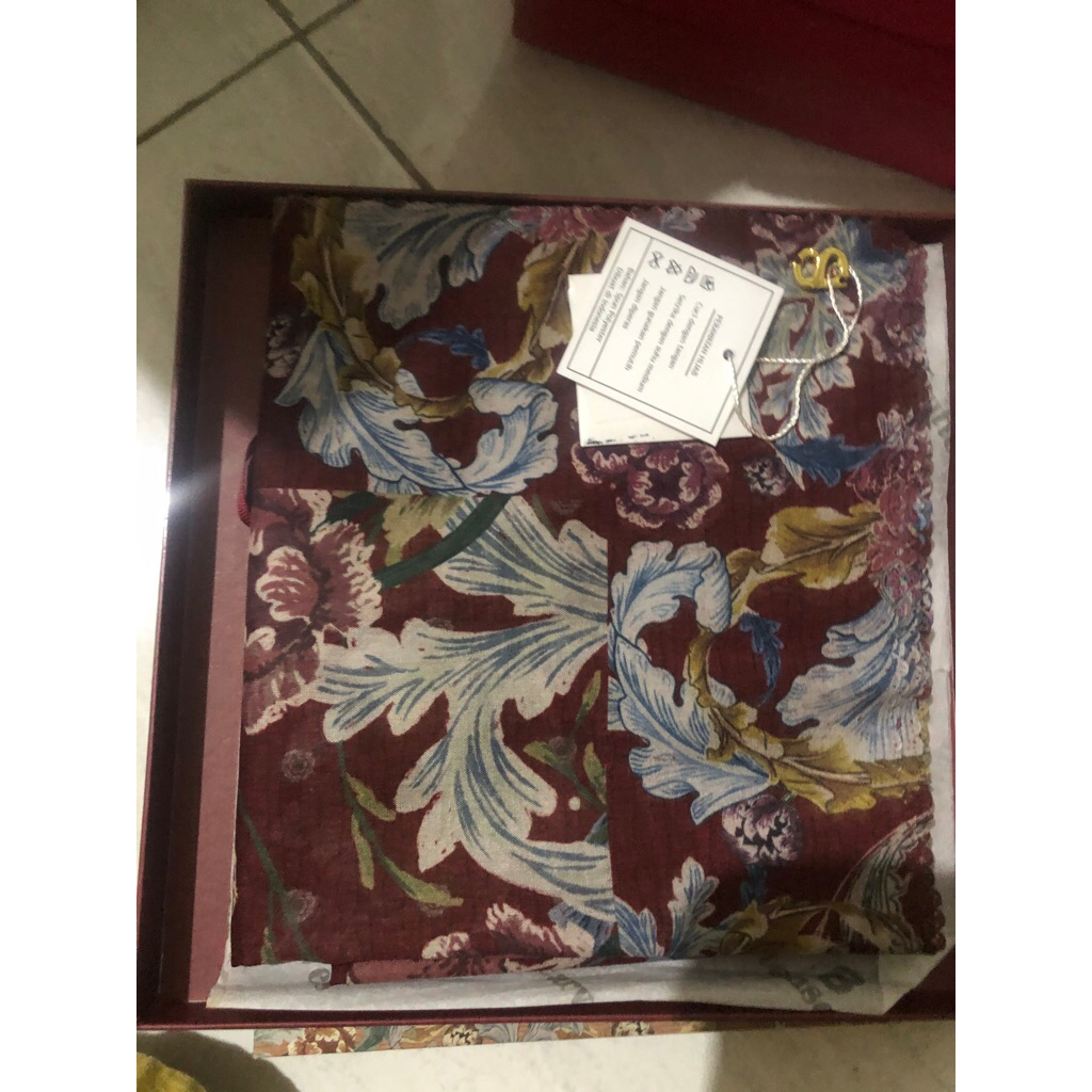 buttonscarves royale