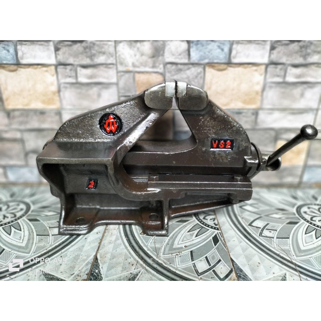 Ragum Besi Zeus VS2 Germany 4 Inchi