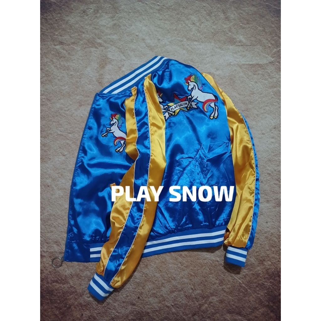 Jaket sukajan PLAY SNOW bahan sateen adem bekas pakai