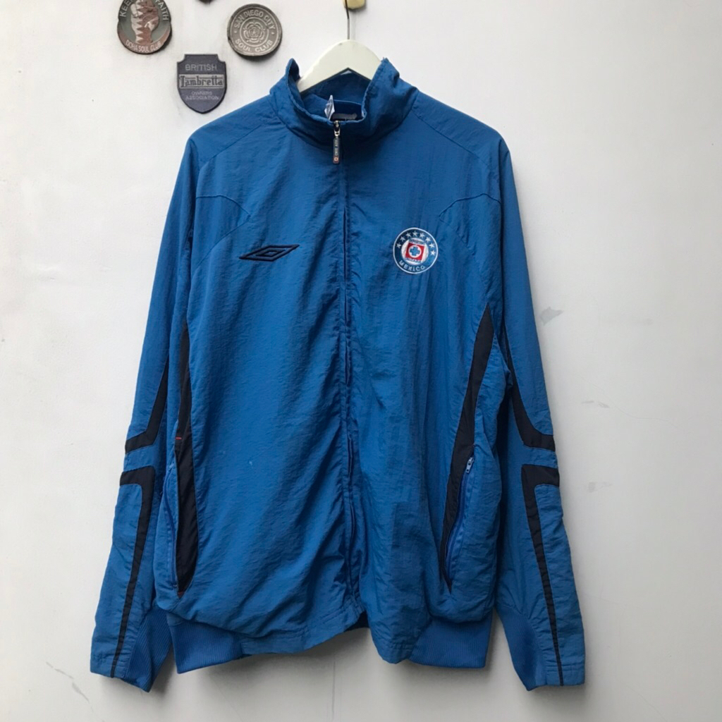 Vintage Umbro x deportivo Cruzazul mexico tracktop jacket electric blue colorway  Size L  PxL : 72 x