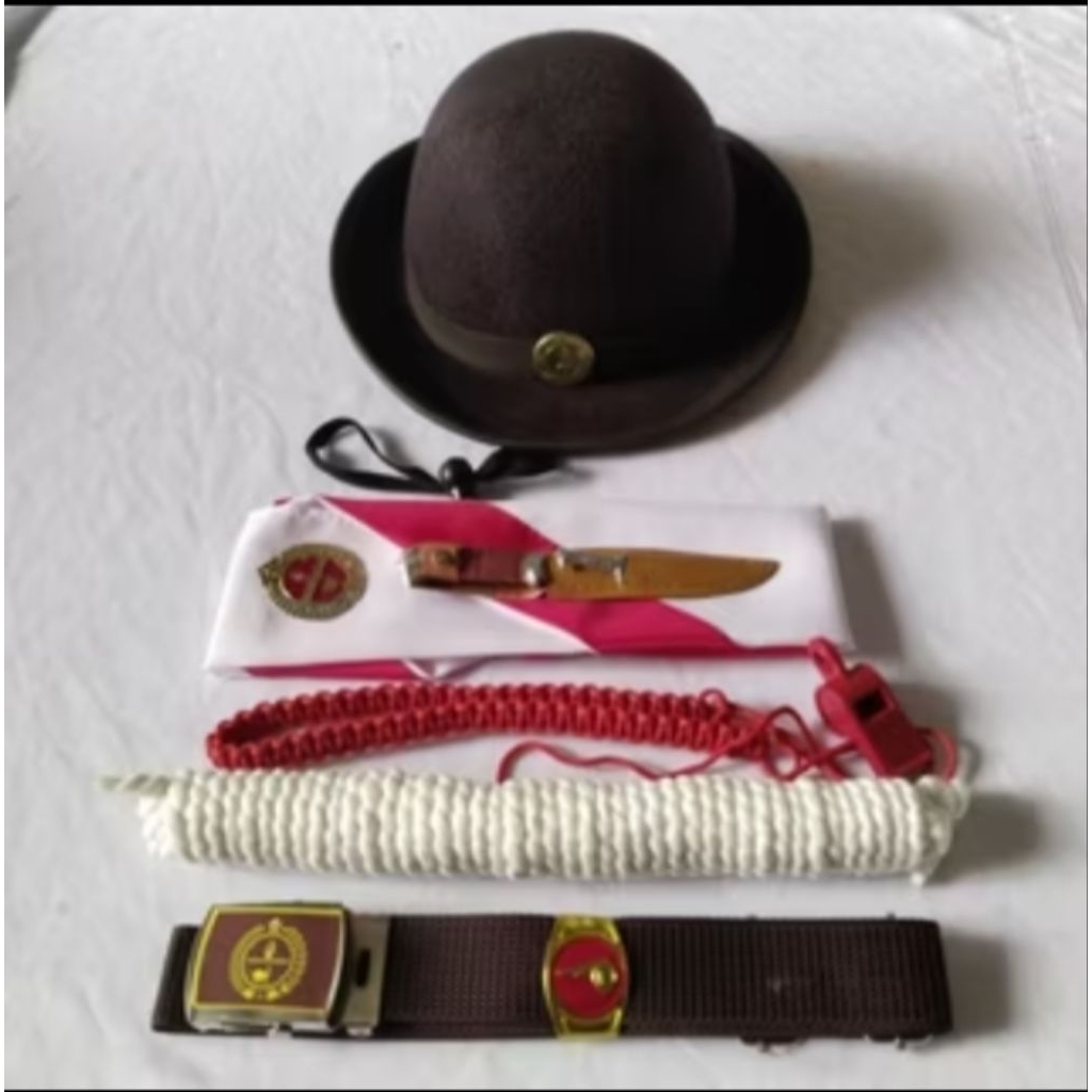 atribut Pramuka(penggalang) lengkap laki2+perempuan sd-smp