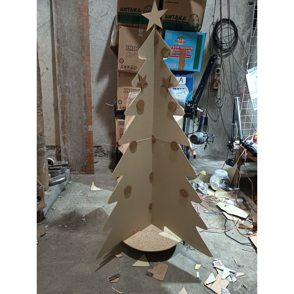 properti pohon cemara kardus / pohon natal 1,5 meter craft