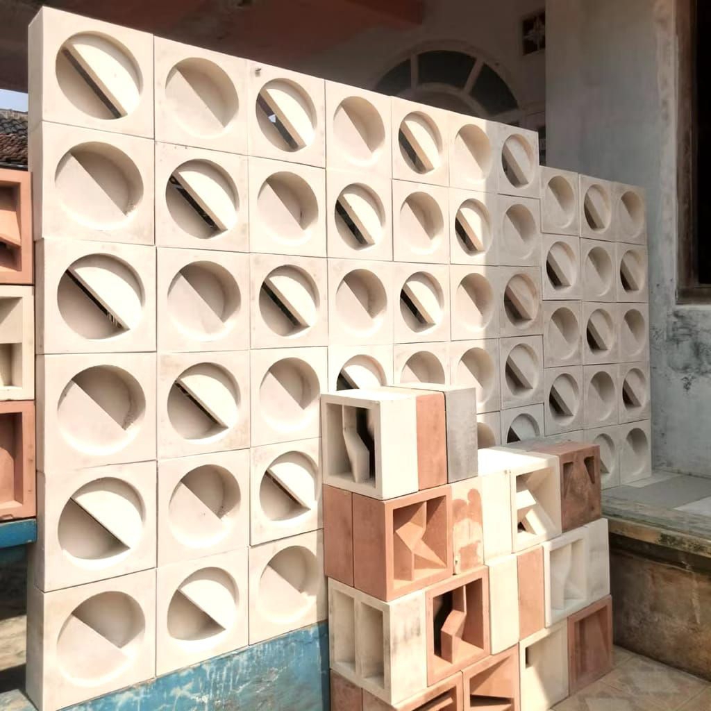 Roaster beton minimalis, roster modern dua sisi, roster bulan sabit