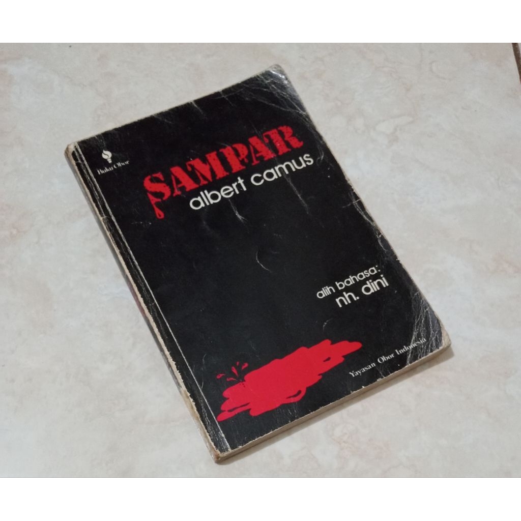 Buku SAMPAR Albert Camus