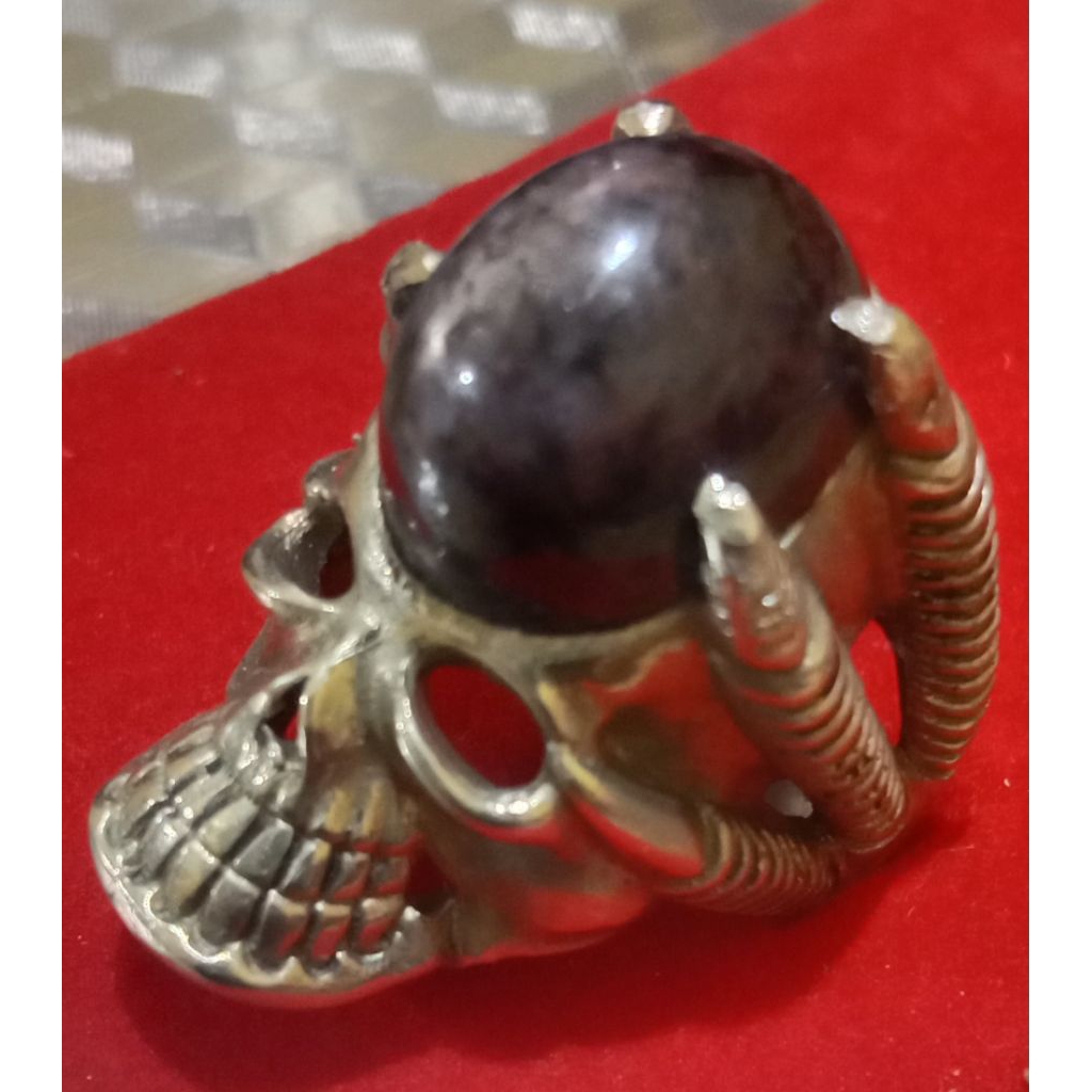 Ruby ring tengkorak