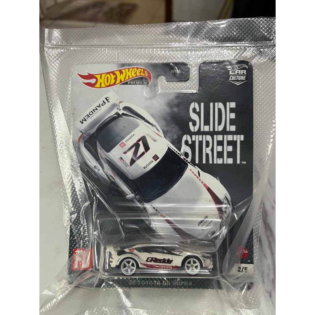Hotwheels Premium 20 Toyota GR Supra
