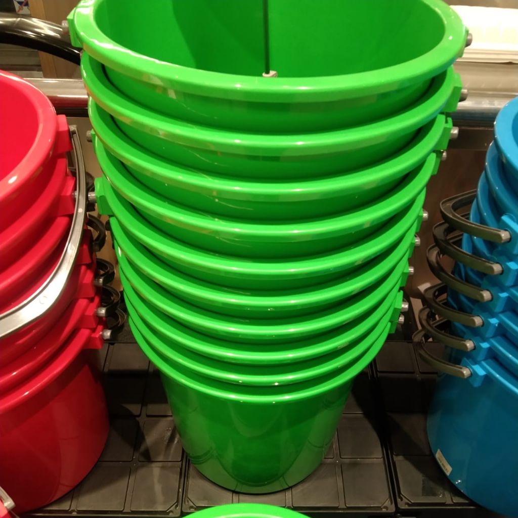 Ember plastik besar 15L ember lion star dg handle