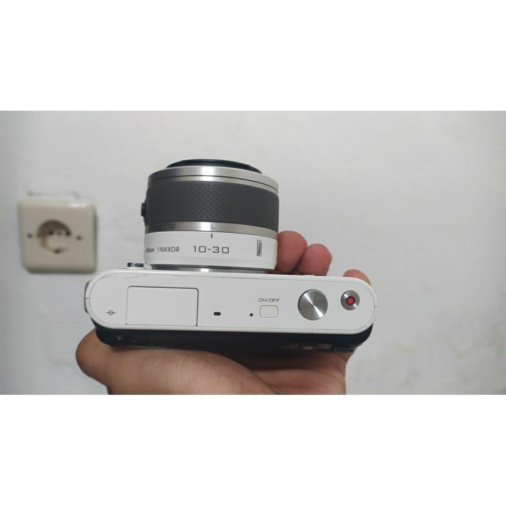 Kamera Nikon J1 mirrorless termurah