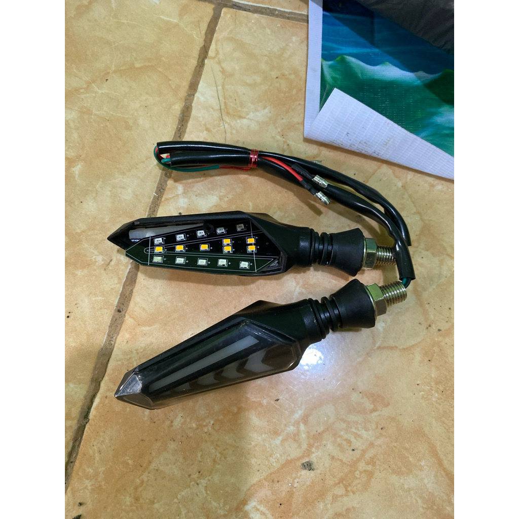 (SPARE PART) sen assy running led senja merah atau kuning D251 set kanan kiri riting cb150r vixion v