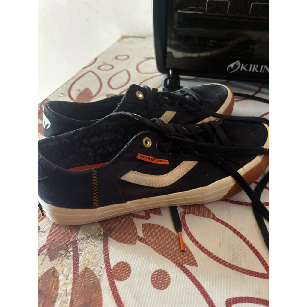 Sepatu Ventela x Nevertoolavish Original Ventella Shoes Low
