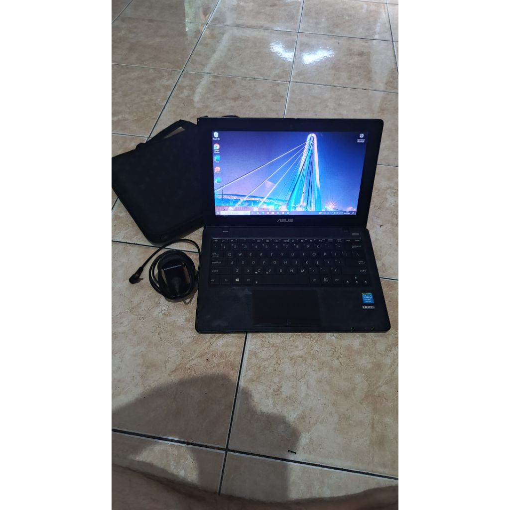 Laptop Asus X200CA, Ram 4gb + SSD 128gb