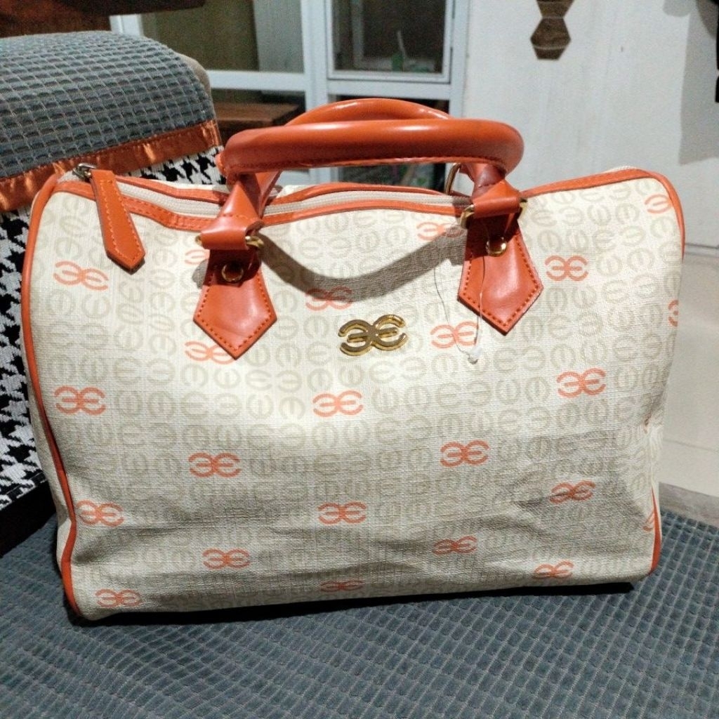 Esquire model speedy masih baru