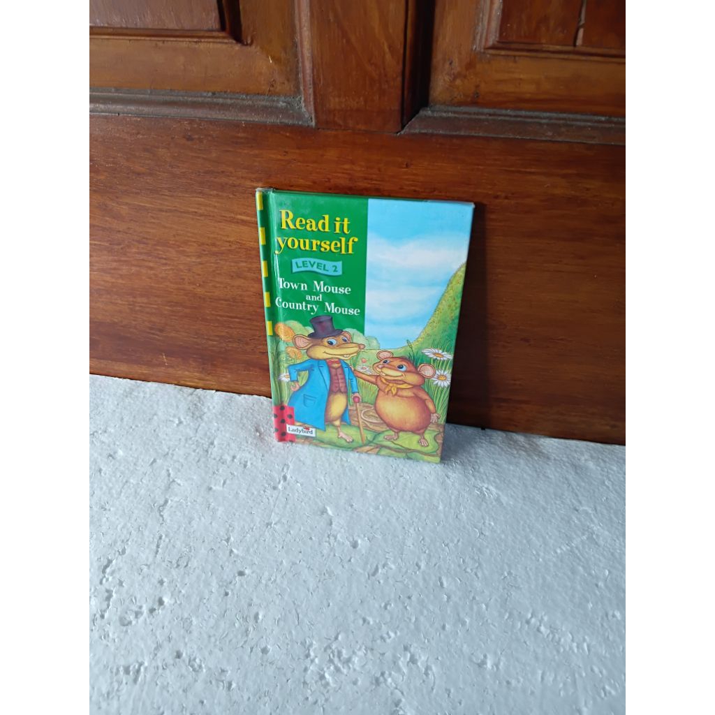 buku ladybird town mouse and country mouse lady bird book buku preloved buku bekas buku cerita anak