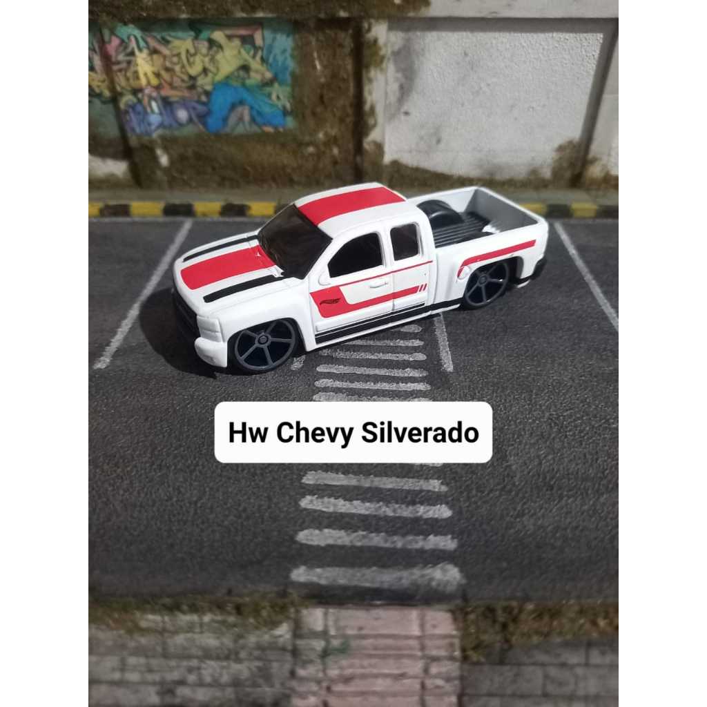 Hotwheels Loose Real Car - Chvey Silverado (Putih)