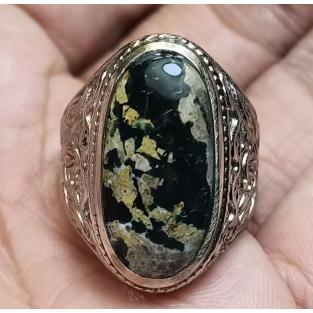 Pirus Persia hitam serat emas