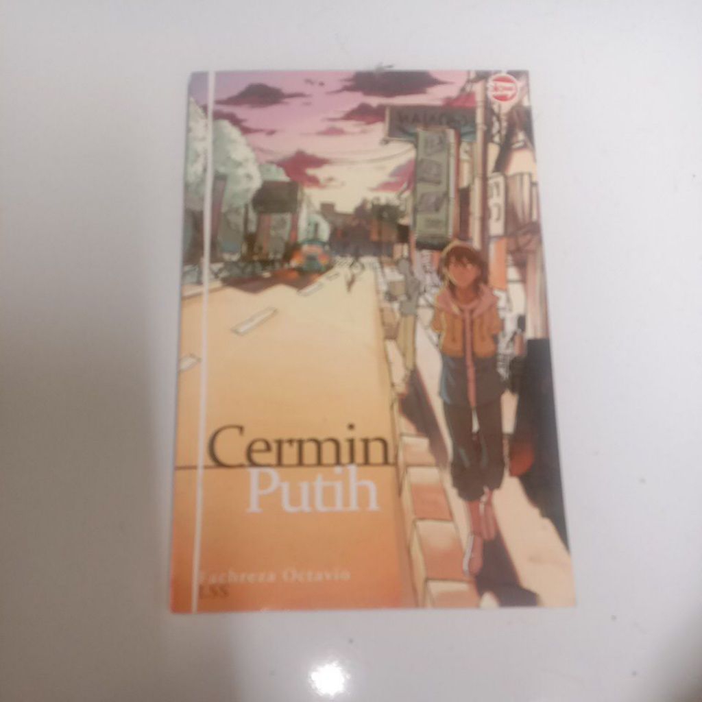 CERMIN PUTIH FACHREZA OCTAVIO