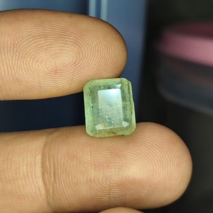 Natural Emerald Beryl Zamrud Insignificant 3.84crt Kristal Luster Menyala Memo WGL