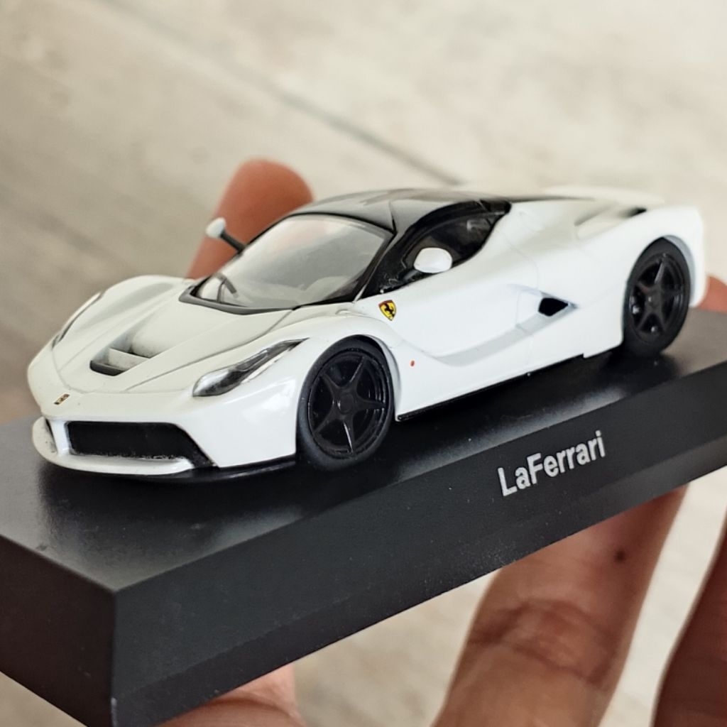 Kyosho Ferrari Laferrari Putih