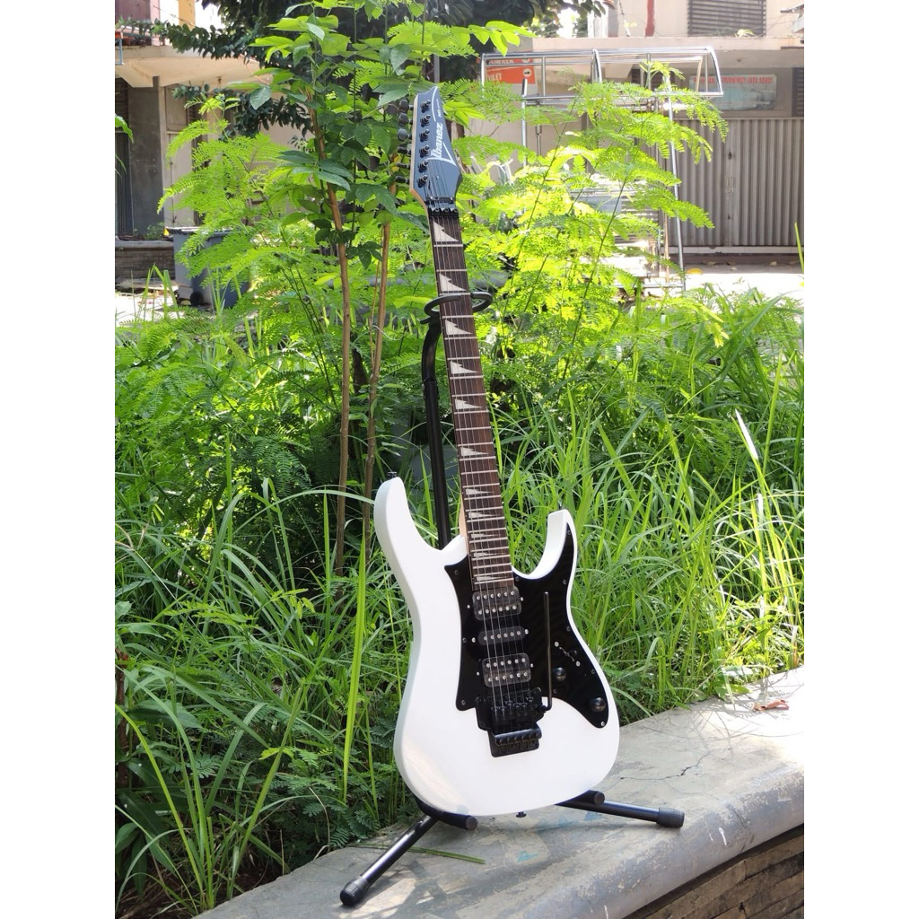 Gitar Ibanez RG 350 putih