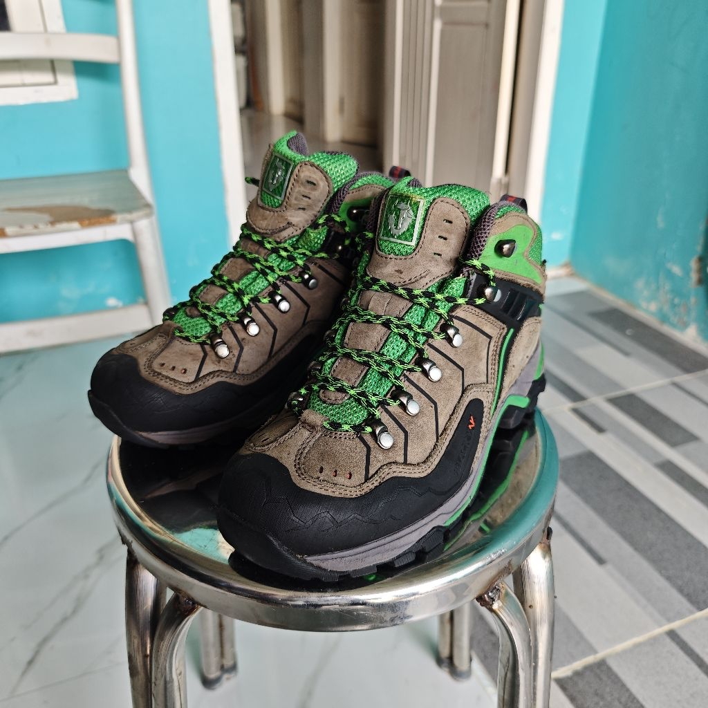 Sepatu Outdoor Black Yak Size 41 EUR