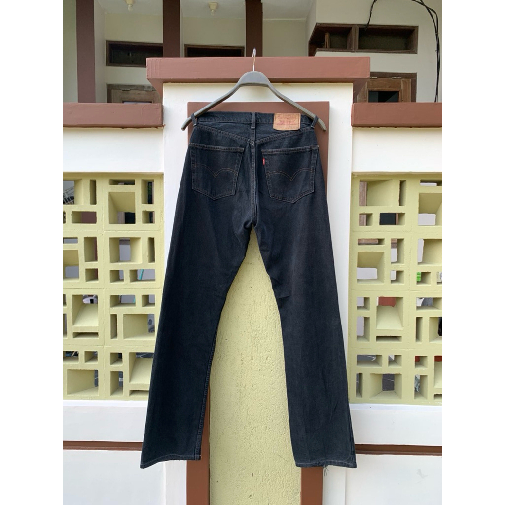 black jeans levis 512
