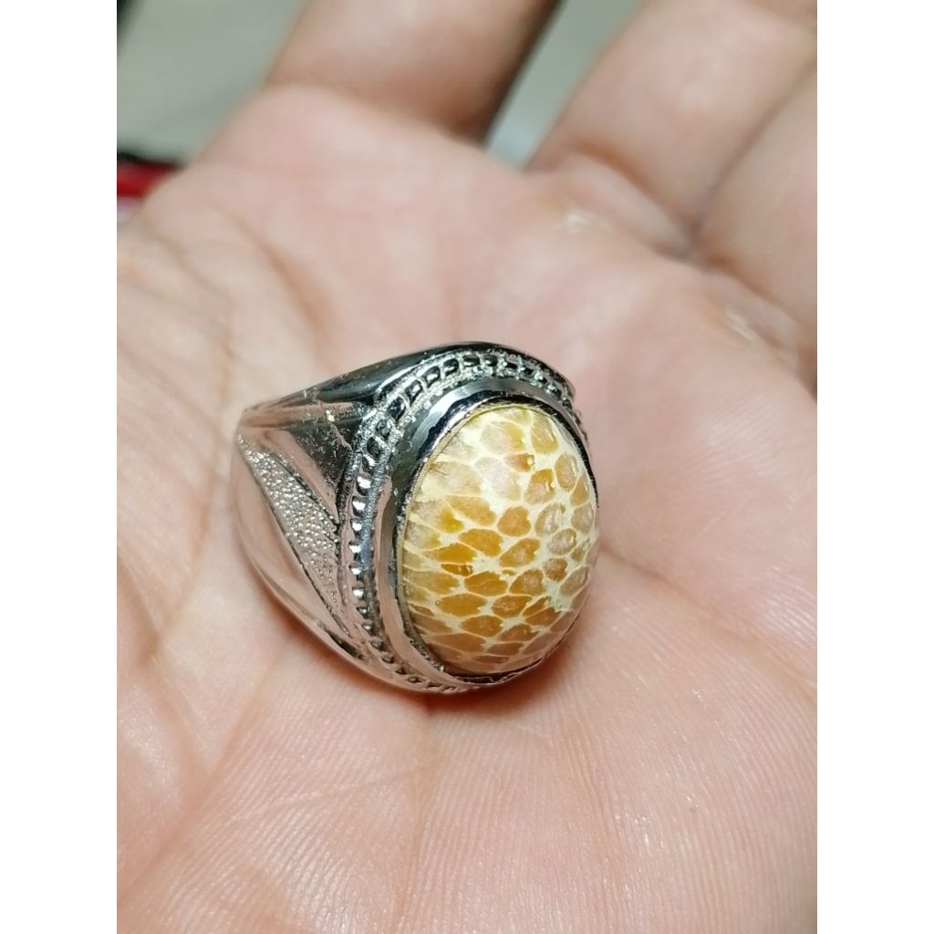 Batu cincin akik liwung tutul macan kuning merah