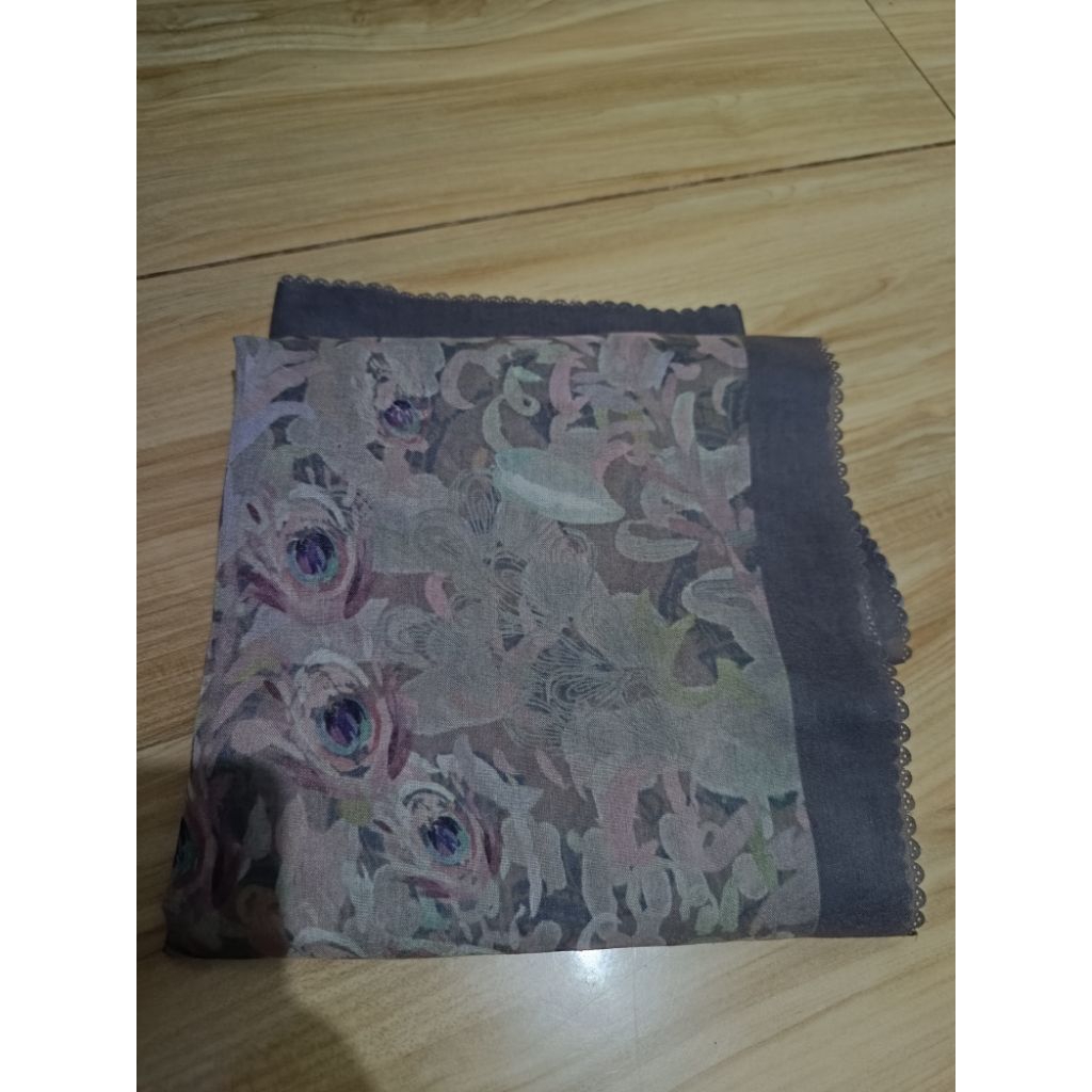 buttonscarves edera mantan