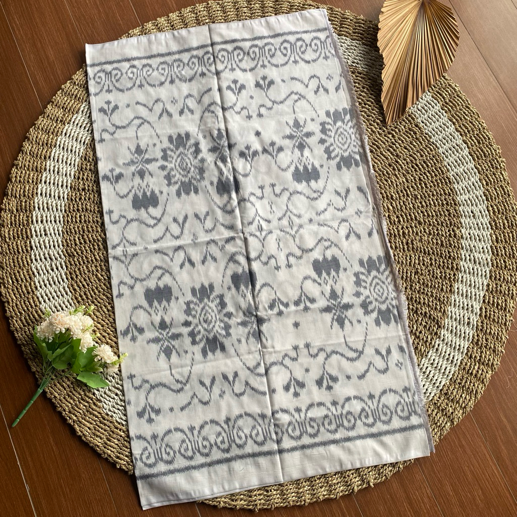 KAIN TENUN ENDEK KHAS BALI MOTIF PATRA PUTIH GRINGSING
