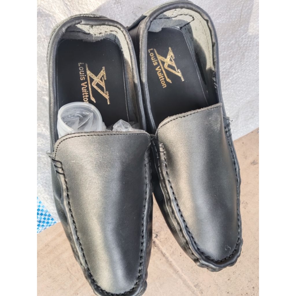 sepatu bekas kulit asli