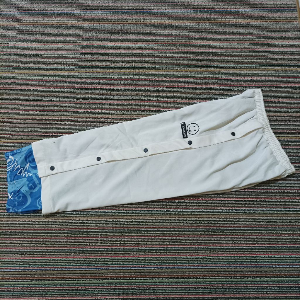 Celana olahraga second yomicuo