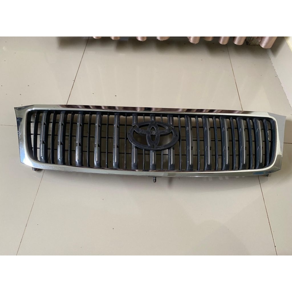 Grill gril lambang depan Toyota kijang lgx 2003 2004 original