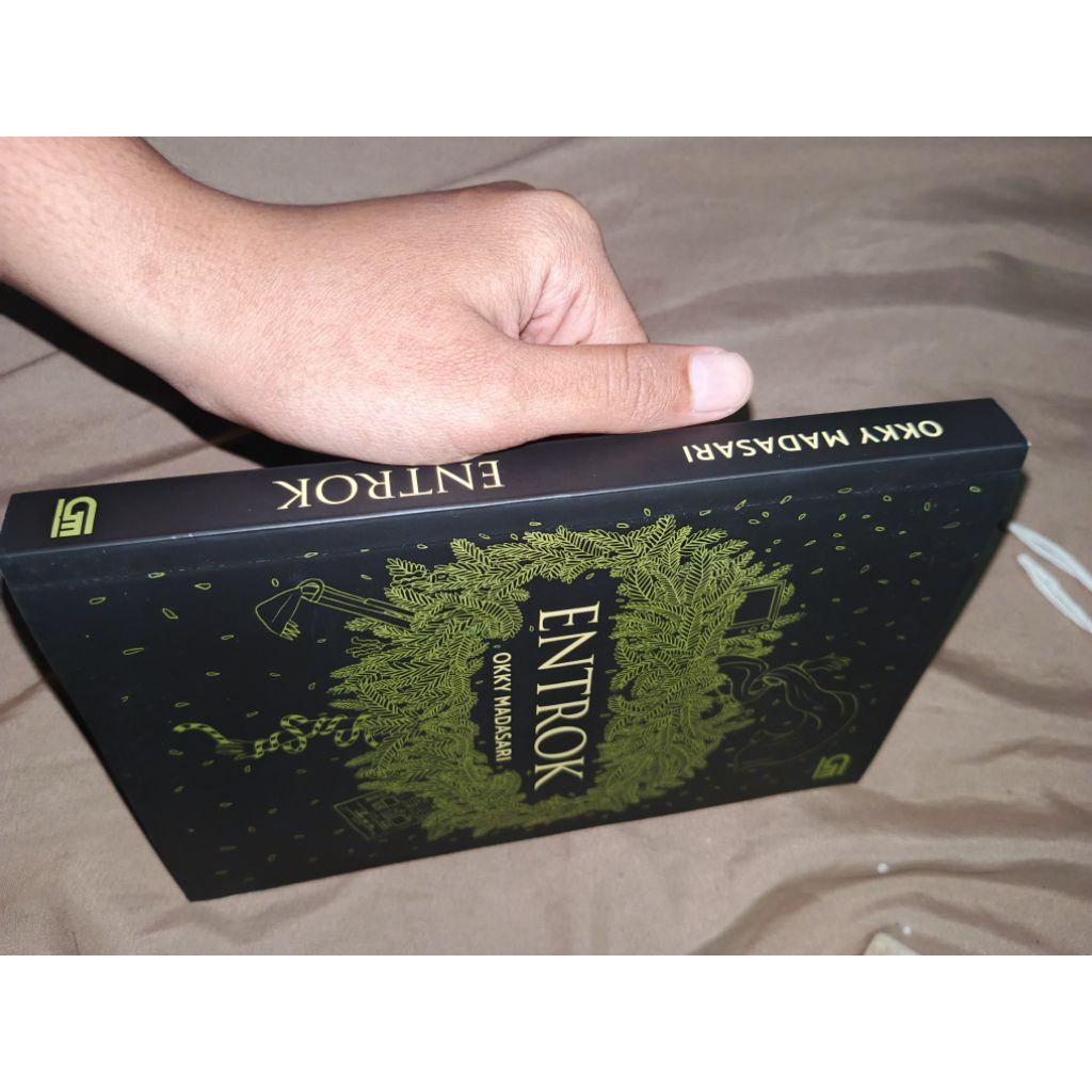 Buku Bekas Original Re dan Perempuan Soe Hok Gie Entrok Okky Madasari